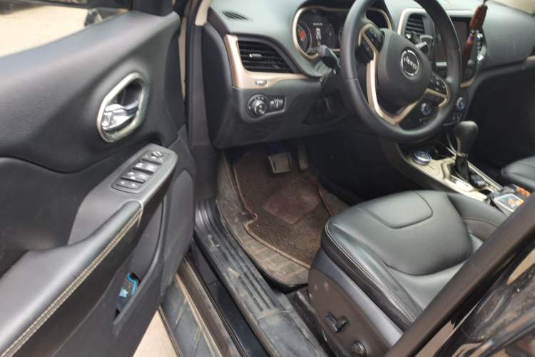Used Jeep Cherokee 2016 2.4L Professional Smart Version Driver Seat