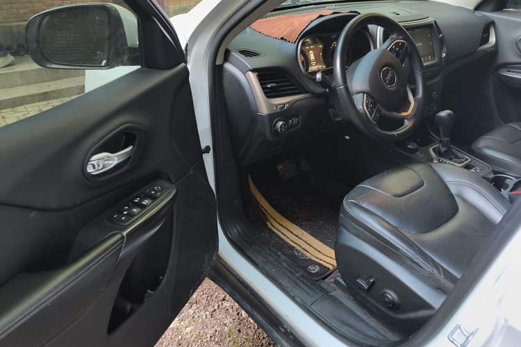 Used Jeep Cherokee 2016 2.4L Professional Smart Version Driver Seat