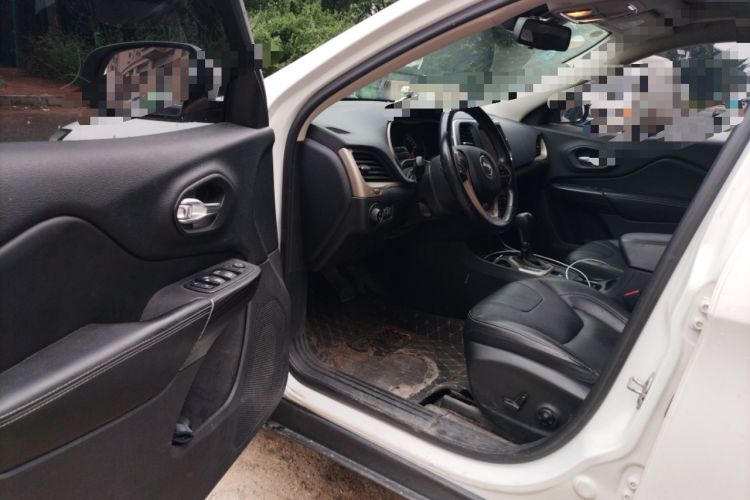 Used Jeep Cherokee 2016 2.0L Superior Edition Driver Seat