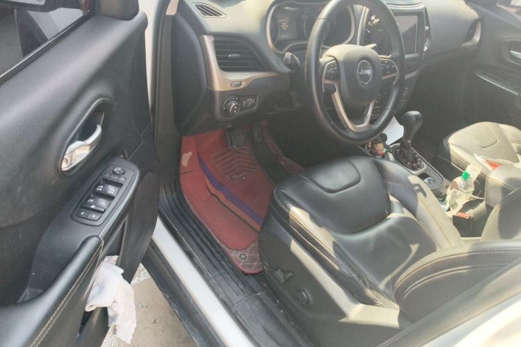 Used Jeep Cherokee 2016 2.0L Superior Edition Driver Seat