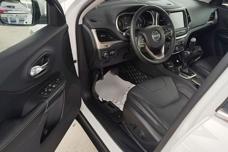 Used Jeep Cherokee 2016 2.4L Professional Smart Version Driver Seat