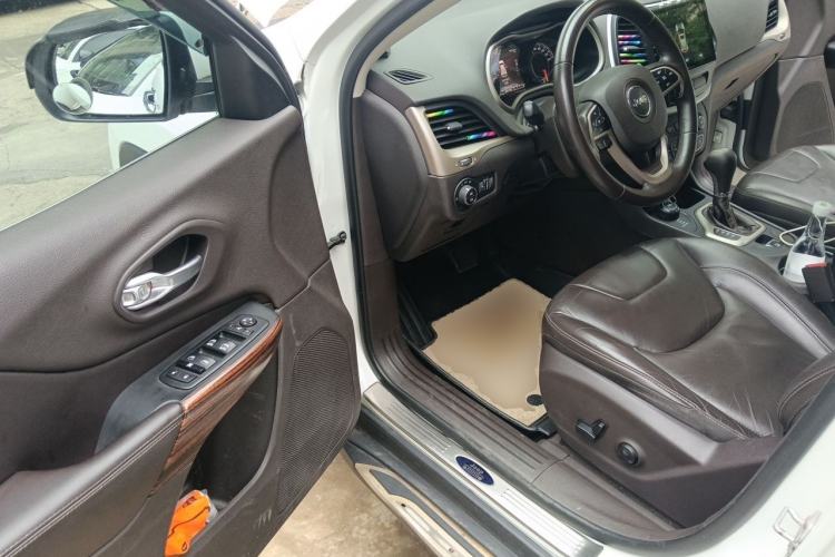 Used Jeep Cherokee 2016 2.4L Professional Smart Version Driver Seat