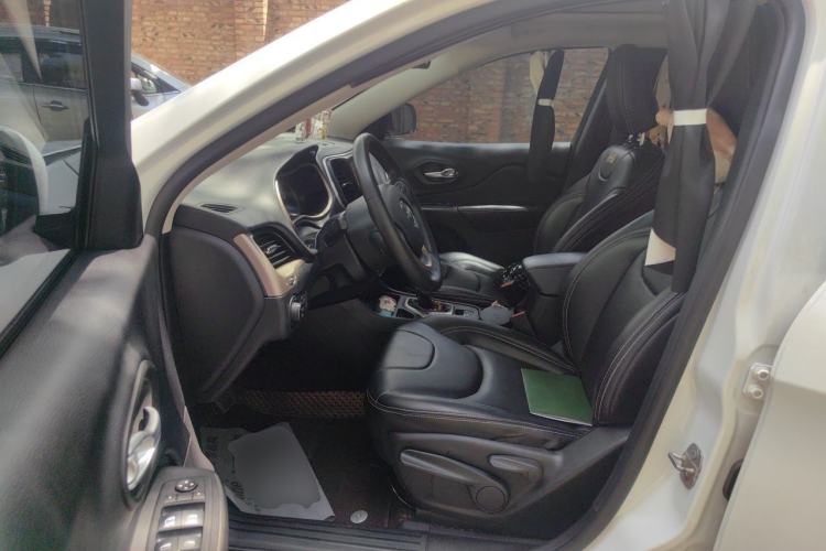 Used Jeep Cherokee 2016 2.0L Leading Edition Driver Seat