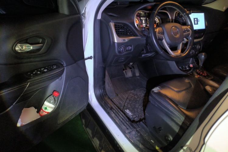 Used Jeep Cherokee 2016 2.4L Leading Edition Driver Seat