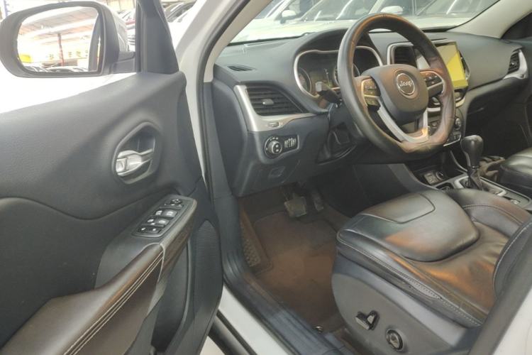Used Jeep Cherokee 2016 2.4L Leading Edition Driver Seat