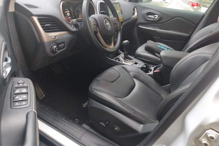 Used Jeep Cherokee 2016 2.4L Leading Edition Driver Seat