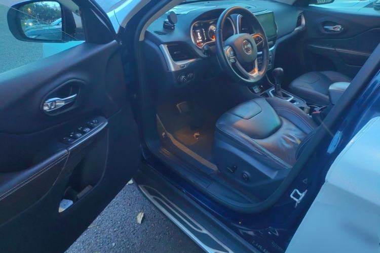 Used Jeep Cherokee 2016 2.4L Leading Edition Driver Seat