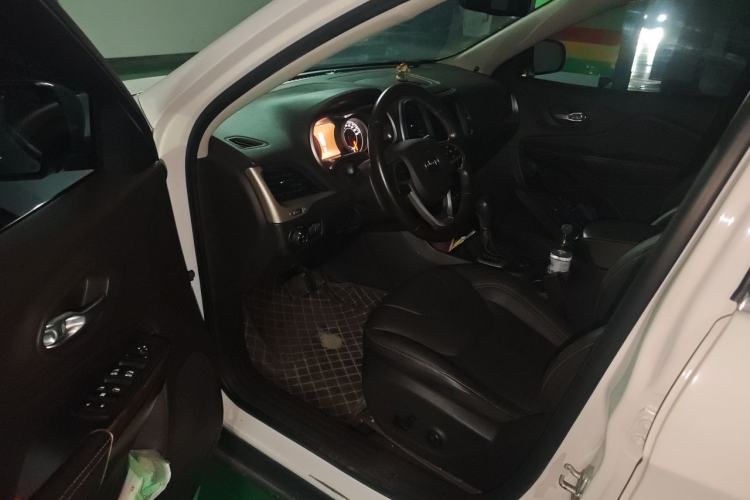 Used Jeep Cherokee 2016 2.0L Superior Edition Driver Seat