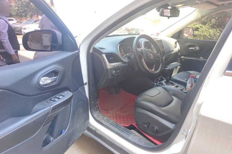 Used Jeep Cherokee 2016 2.4L Leading Edition Driver Seat