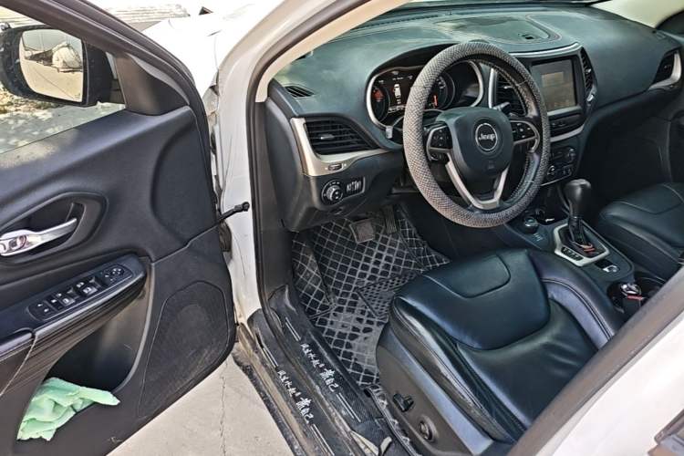 Used Jeep Cherokee 2016 2.4L 75th Anniversary Edition Driver Seat