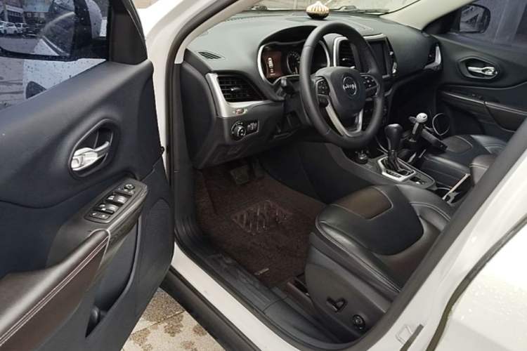 Used Jeep Cherokee 2016 2.4L Professional Smart Version Driver Seat
