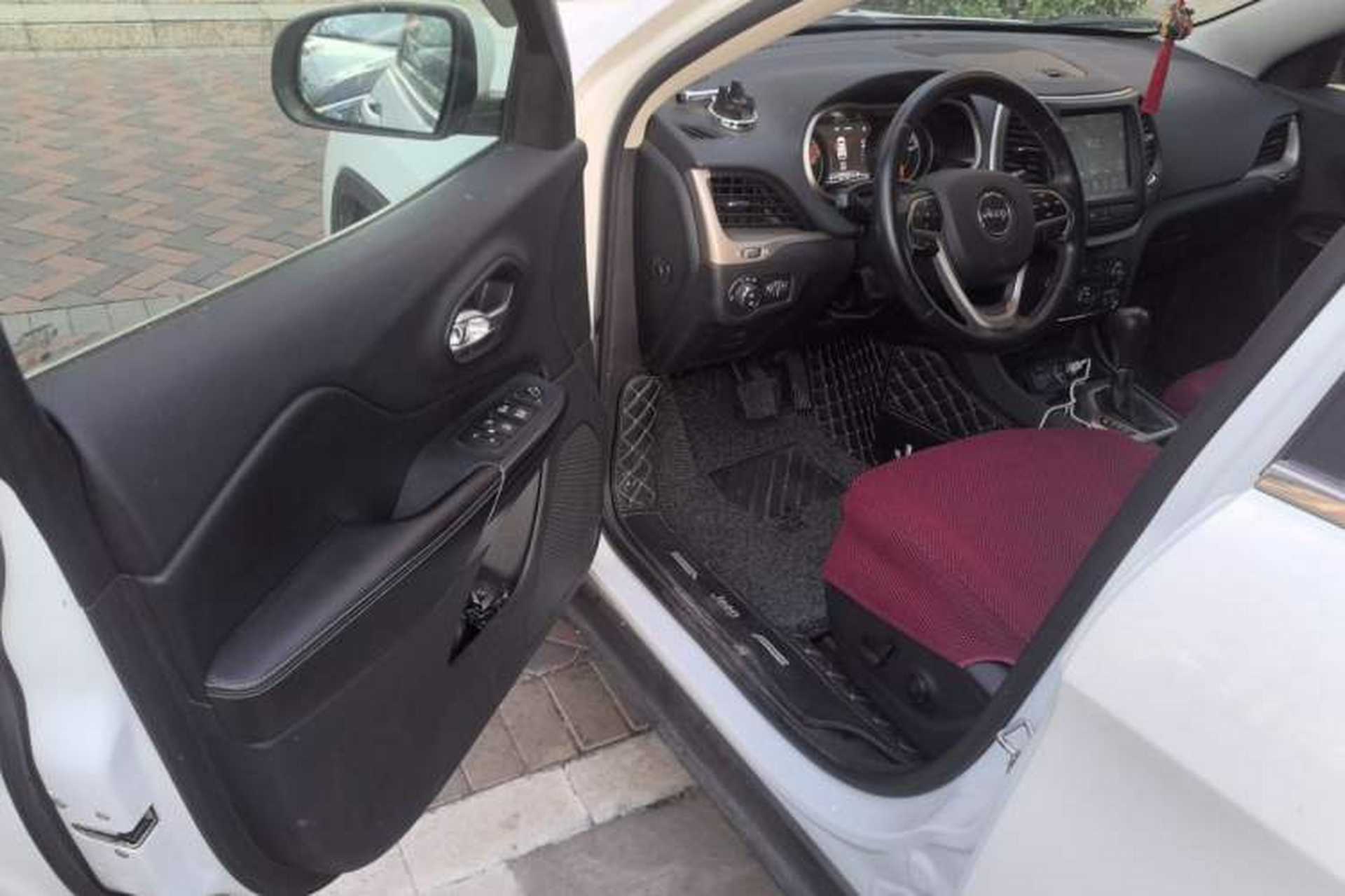 Used Jeep Cherokee 2016 2.0L Superior Edition Driver Seat