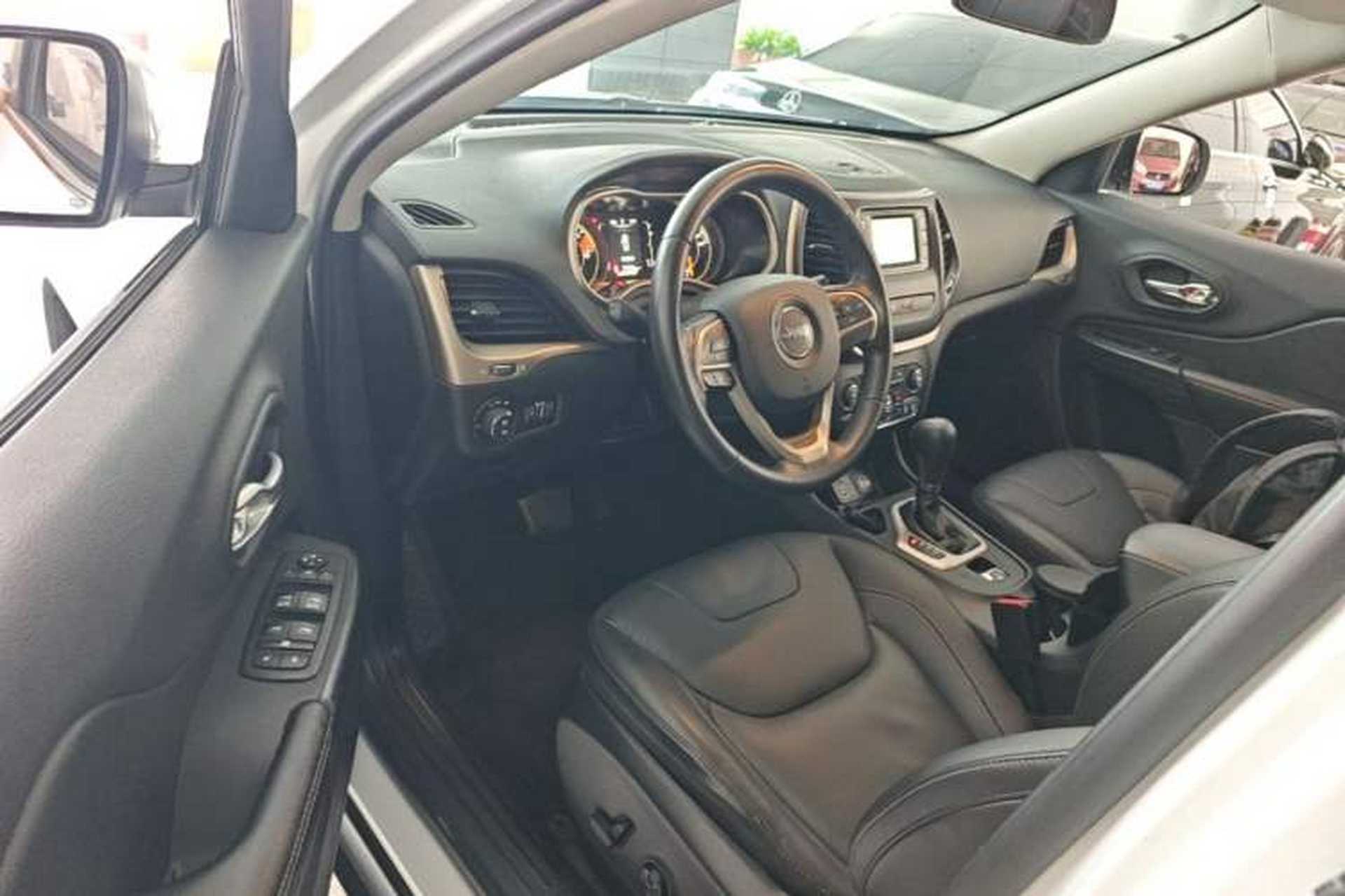 Used Jeep Cherokee 2016 2.4L Leading Edition Driver Seat