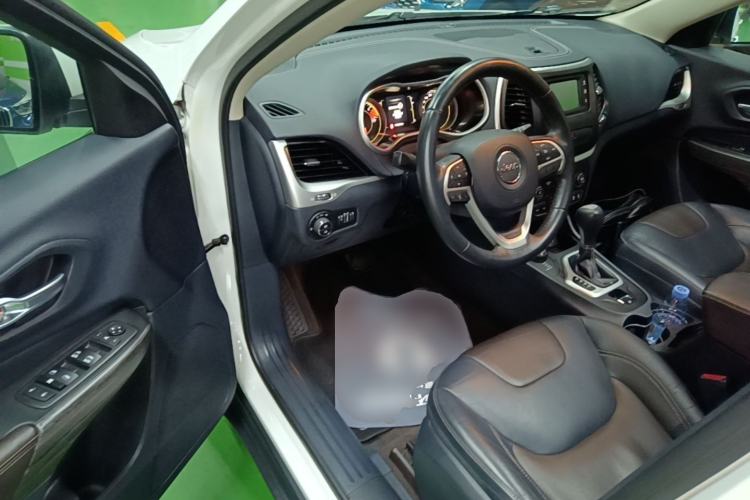 Used Jeep Cherokee 2016 2.4L Professional Edition Driver Seat