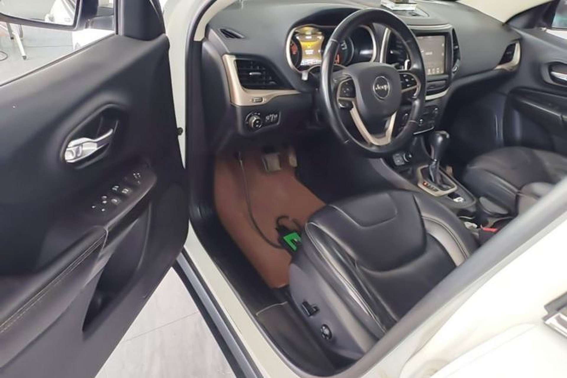 Used Jeep Cherokee 2016 2.0L Superior Edition Driver Seat