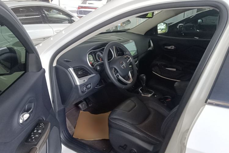 Used Jeep Cherokee 2016 2.4L Leading Edition Driver Seat