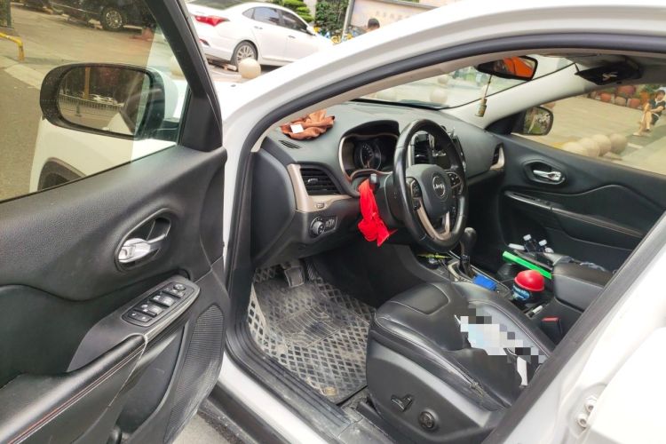 Used Jeep Cherokee 2016 2.4L 75th Anniversary Edition Driver Seat