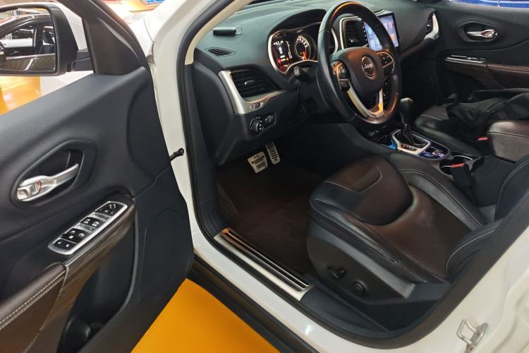 Used Jeep Cherokee 2016 2.4L Leading Edition Driver Seat