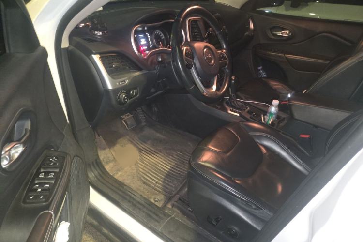 Used Jeep Cherokee 2016 2.4L Professional Edition Driver Seat