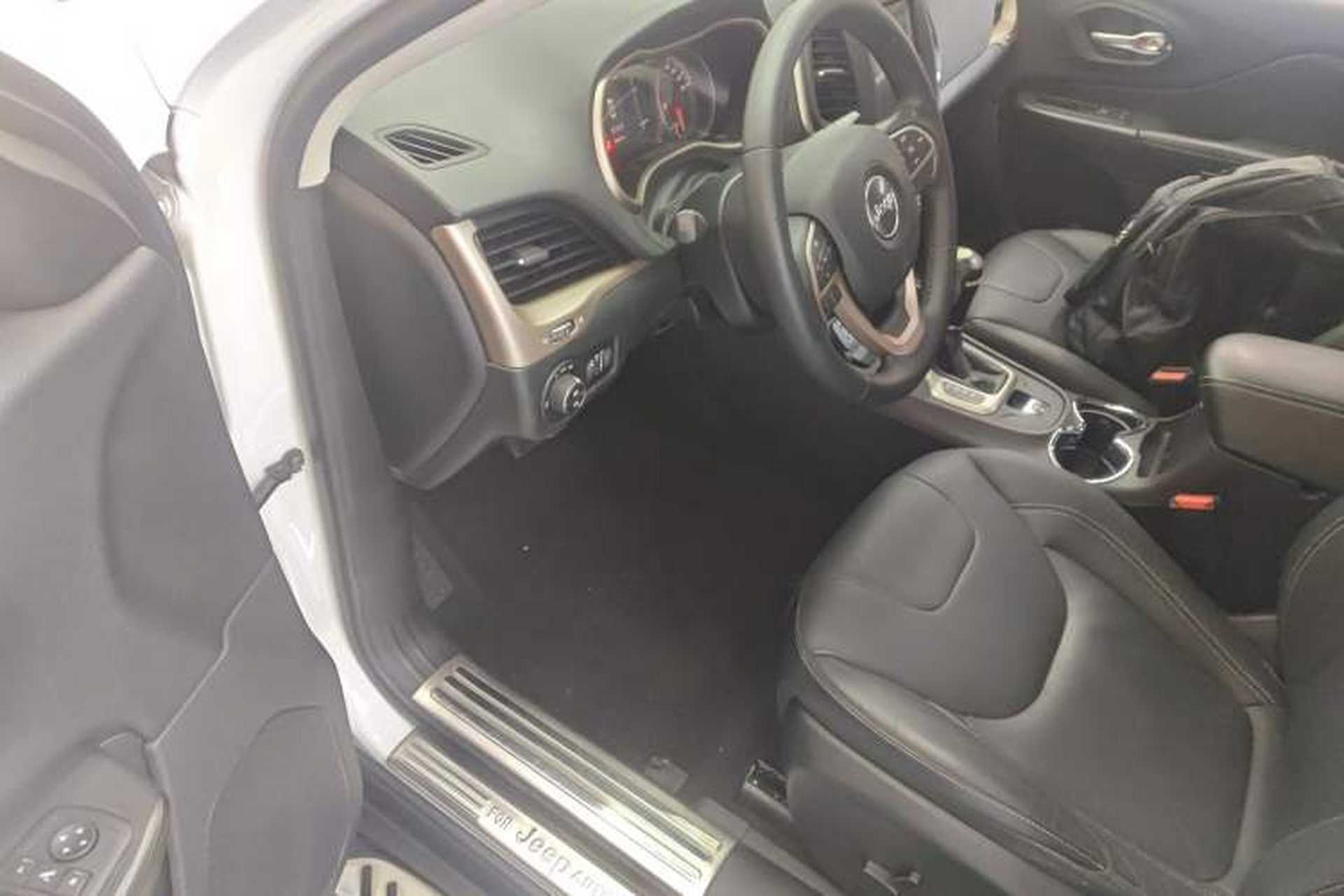 Used Jeep Cherokee 2016 2.4L Leading Edition Driver Seat