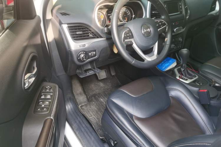 Used Jeep Cherokee 2016 2.4L Leading Edition Driver Seat