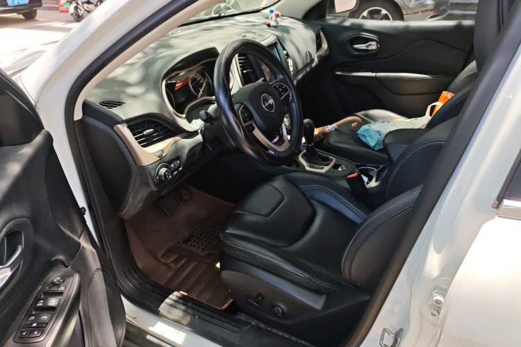 Used Jeep Cherokee 2016 2.0L Superior Edition Driver Seat