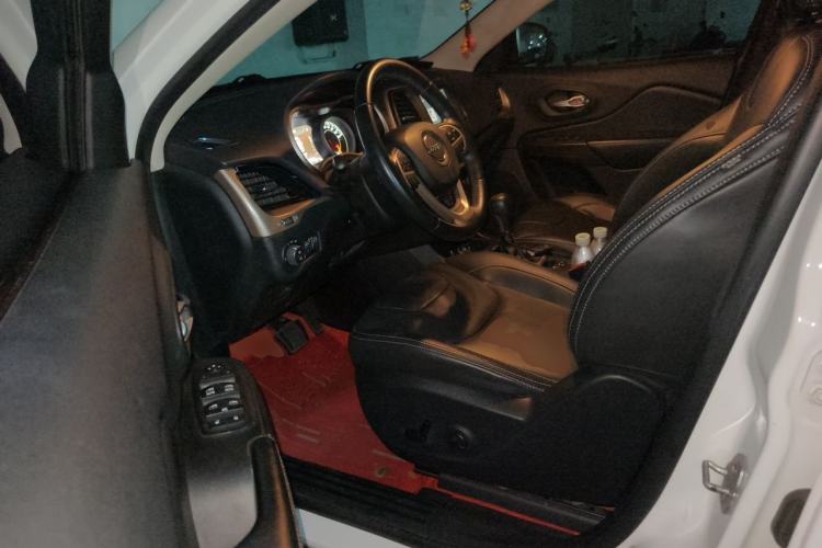 Used Jeep Cherokee 2016 2.0L Superior Edition Driver Seat