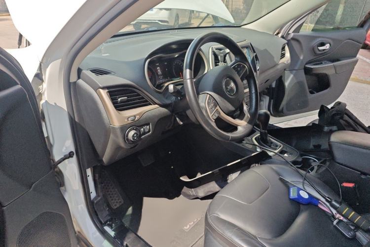 Used Jeep Cherokee 2016 2.4L Professional Smart Version Driver Seat