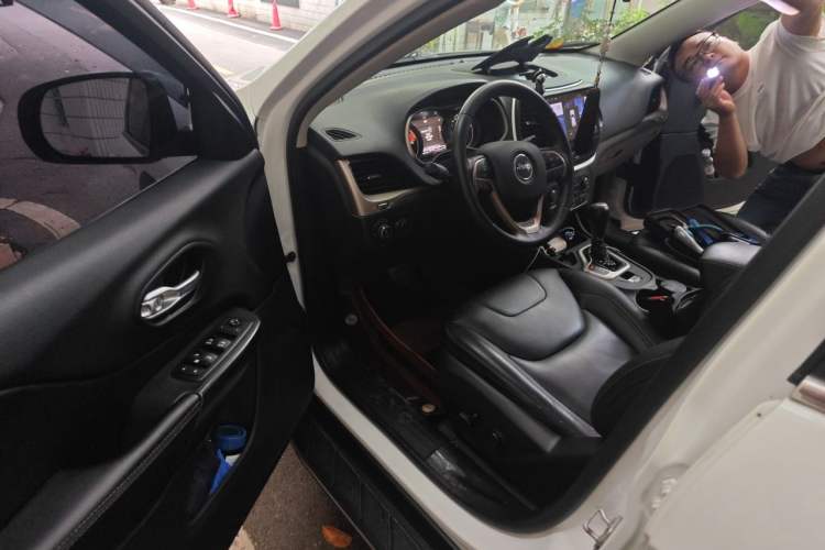 Used Jeep Cherokee 2016 2.0L Superior Edition Driver Seat