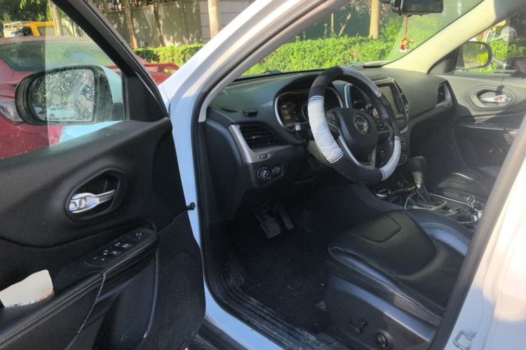 Used Jeep Cherokee 2016 2.0L Superior Edition Driver Seat