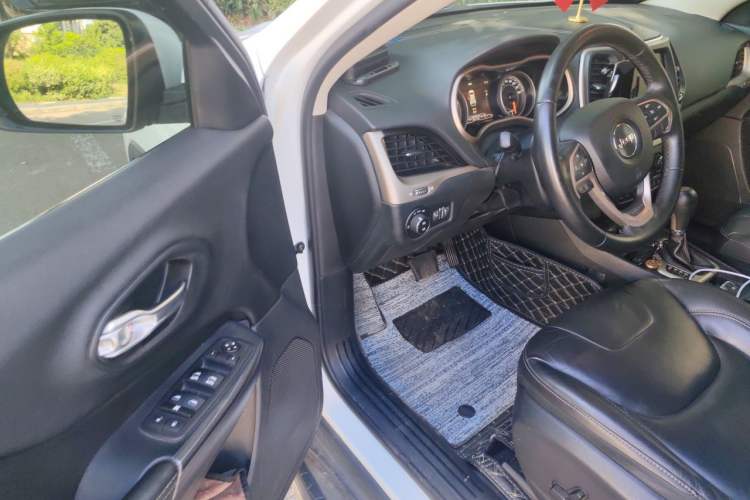 Used Jeep Cherokee 2016 2.0L Superior Edition Driver Seat