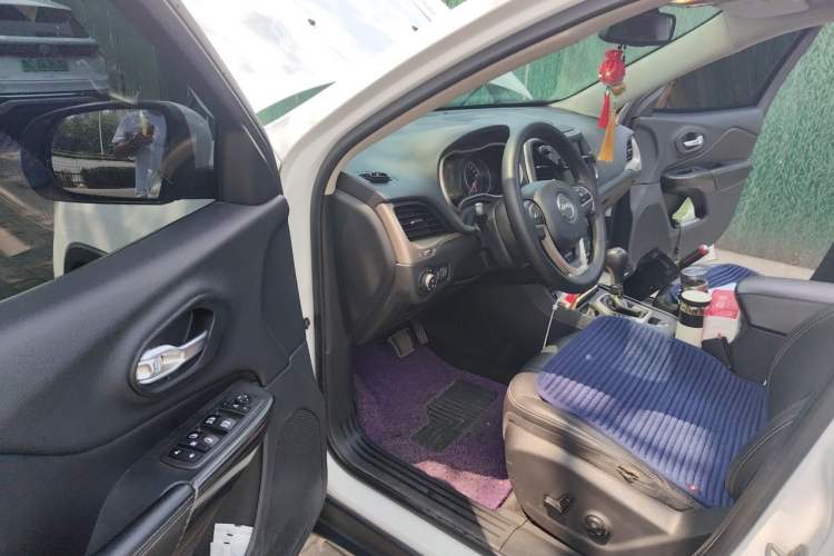 Used Jeep Cherokee 2016 2.0L Superior Edition Driver Seat