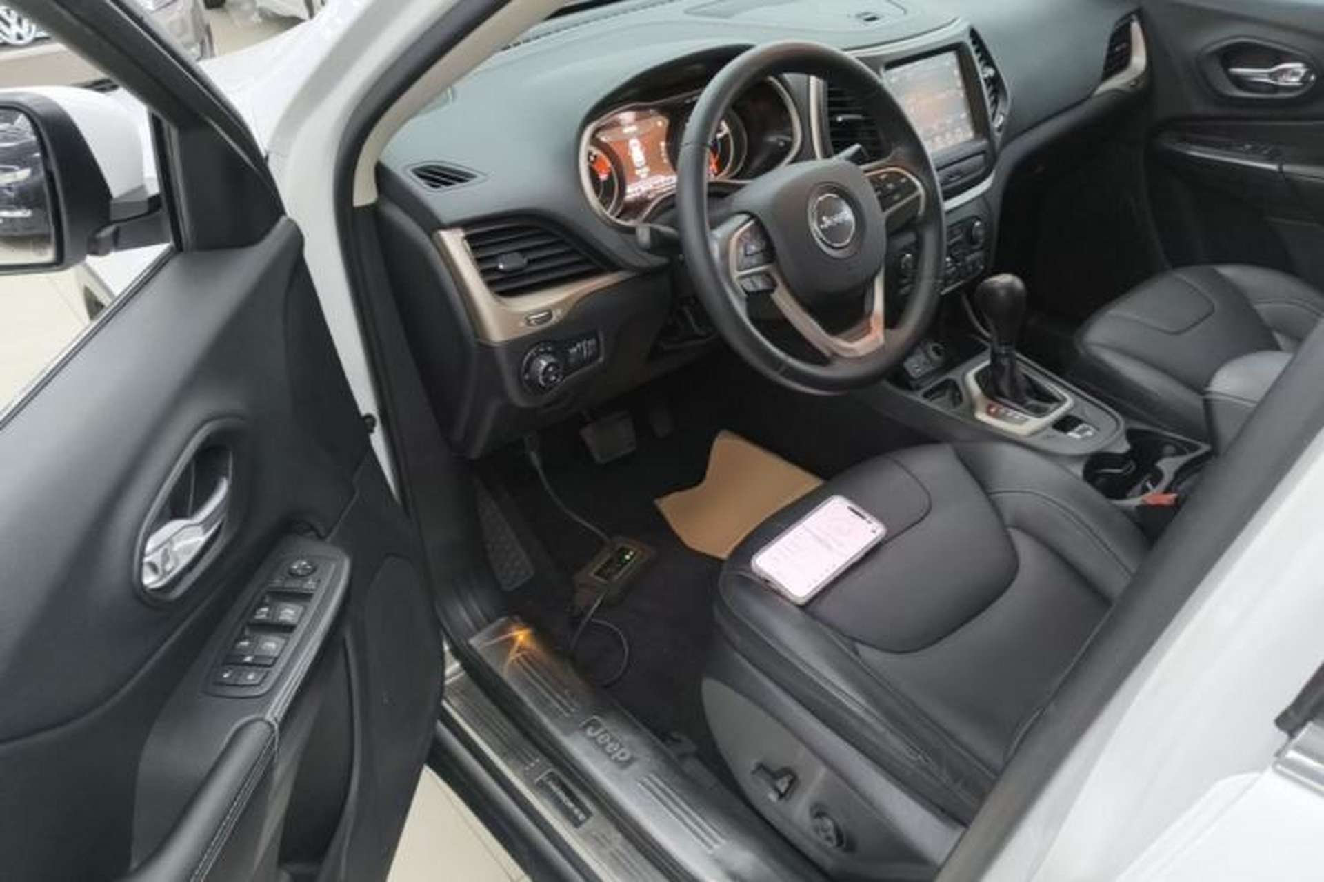Used Jeep Cherokee 2016 2.0L Superior Edition Driver Seat