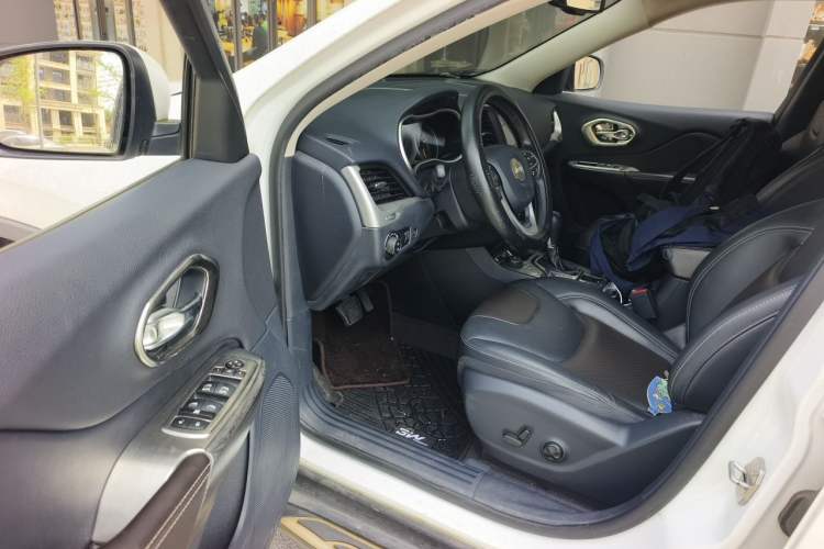 Used Jeep Cherokee 2016 2.4L All-in-One Edition Driver Seat