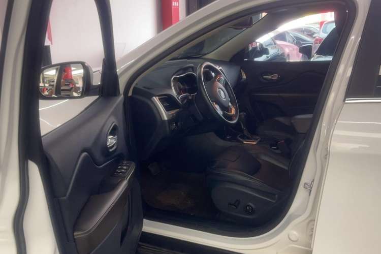 Used Jeep Cherokee 2016 2.4L Superior Edition Driver Seat