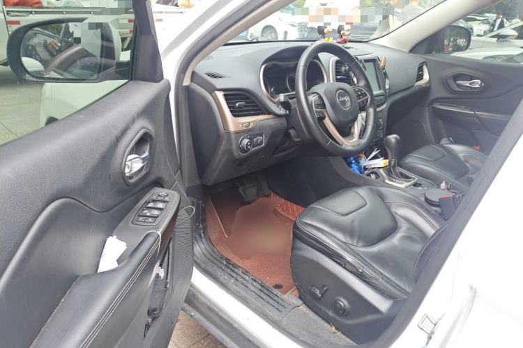 Used Jeep Cherokee 2016 2.0L Superior Edition Driver Seat