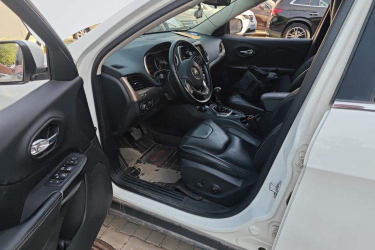 Used Jeep Cherokee 2016 2.4L Professional Smart Version Driver Seat