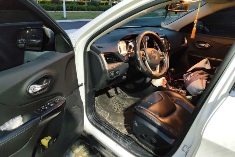 Used Jeep Cherokee 2016 2.4L Leading Smart Version Driver Seat