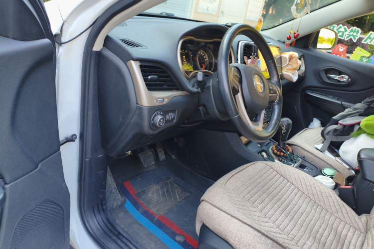 Used Jeep Cherokee 2016 2.4L Leading Edition Driver Seat