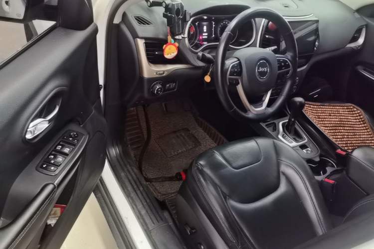 Used Jeep Cherokee 2016 2.4L Leading Edition Driver Seat