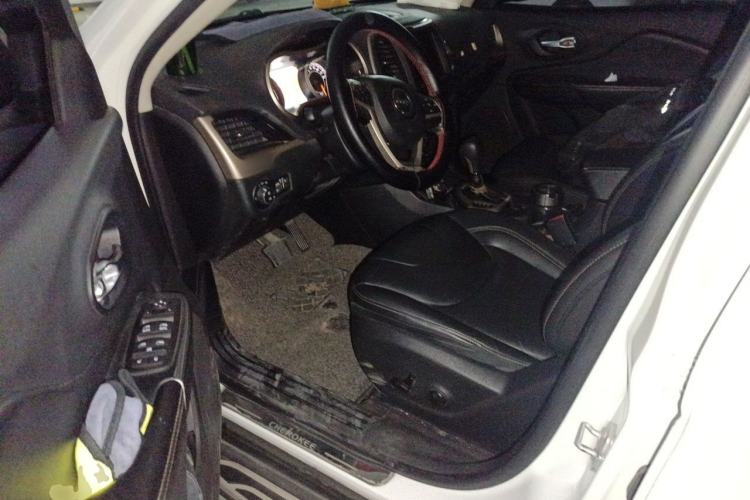 Used Jeep Cherokee 2016 2.0L Superior Edition Driver Seat