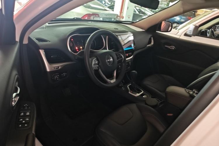 Used Jeep Cherokee 2016 2.4L Professional Edition Driver Seat