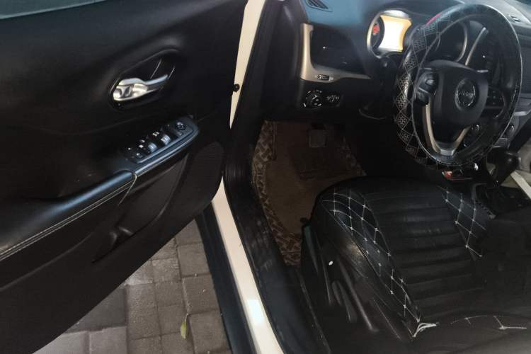 Used Jeep Cherokee 2016 2.0L Smart Version Driver Seat