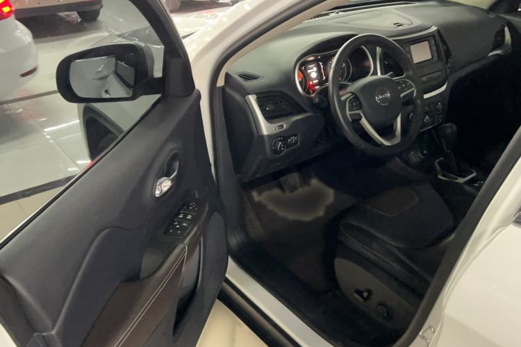 Used Jeep Cherokee 2016 2.4L Leading Edition Driver Seat