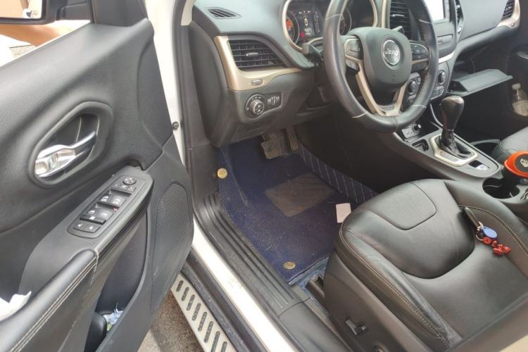 Used Jeep Cherokee 2016 2.4L Leading Edition Driver Seat