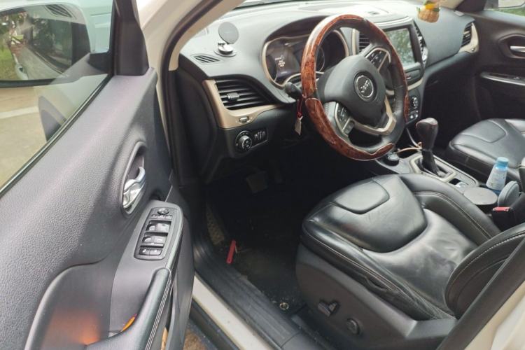 Used Jeep Cherokee 2016 2.4L Professional Smart Version Driver Seat