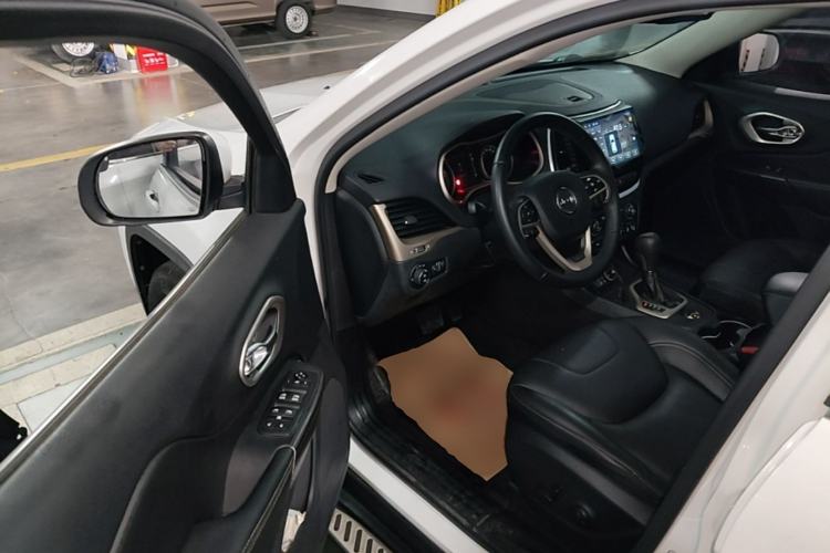 Used Jeep Cherokee 2016 2.4L Leading Edition Driver Seat