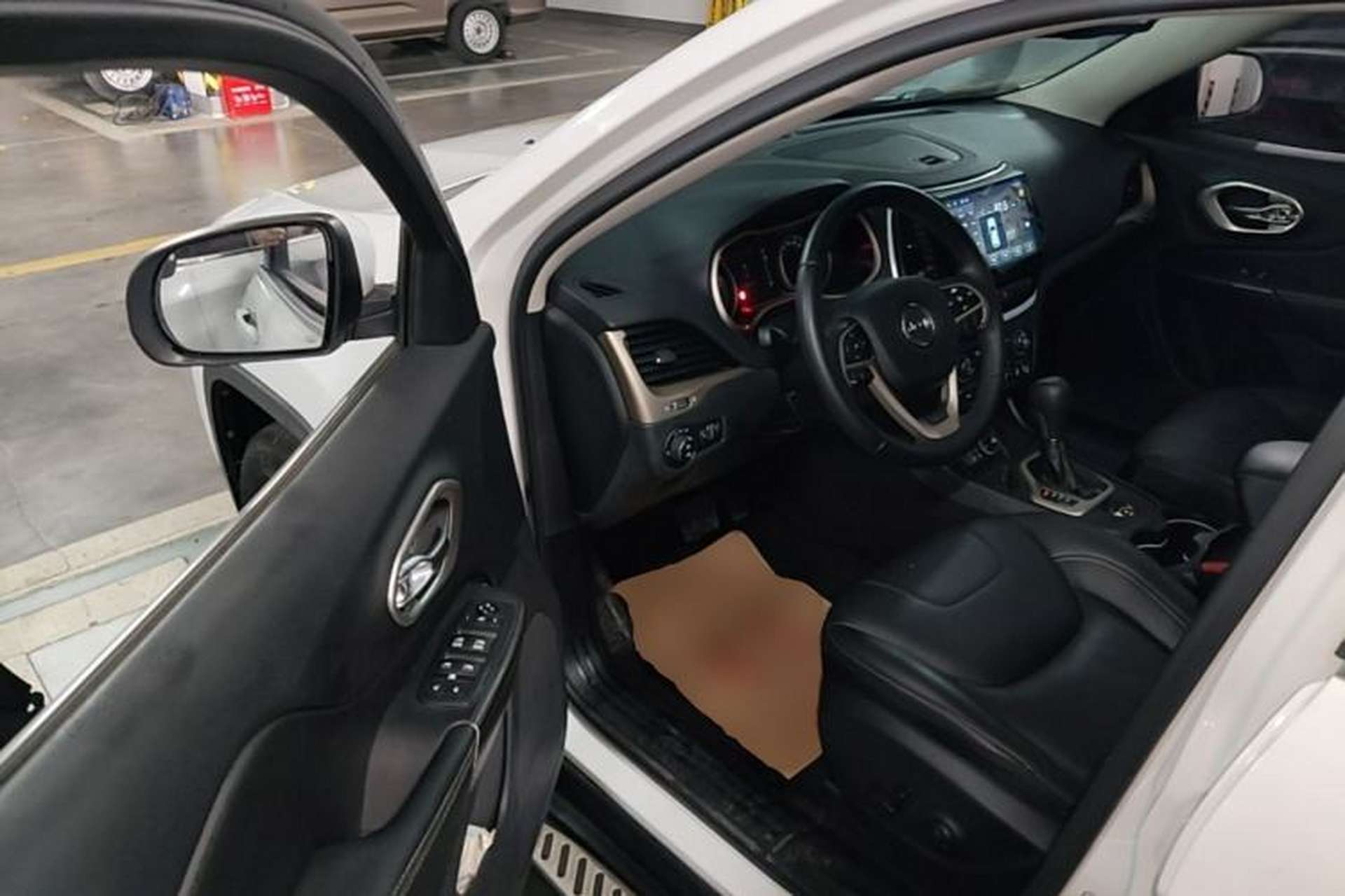 Used Jeep Cherokee 2016 2.4L Leading Edition Driver Seat