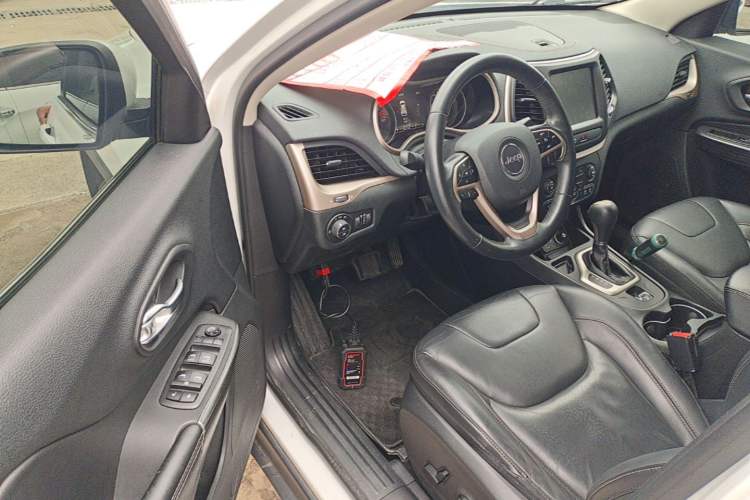 Used Jeep Cherokee 2016 2.0L Superior Edition Driver Seat