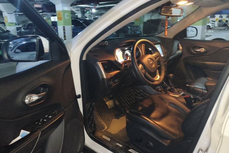Used Jeep Cherokee 2016 2.4L Professional Smart Version Driver Seat